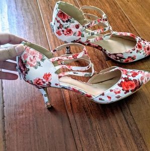 🌹 Make An Offer 🌹Floral Kitten Heels